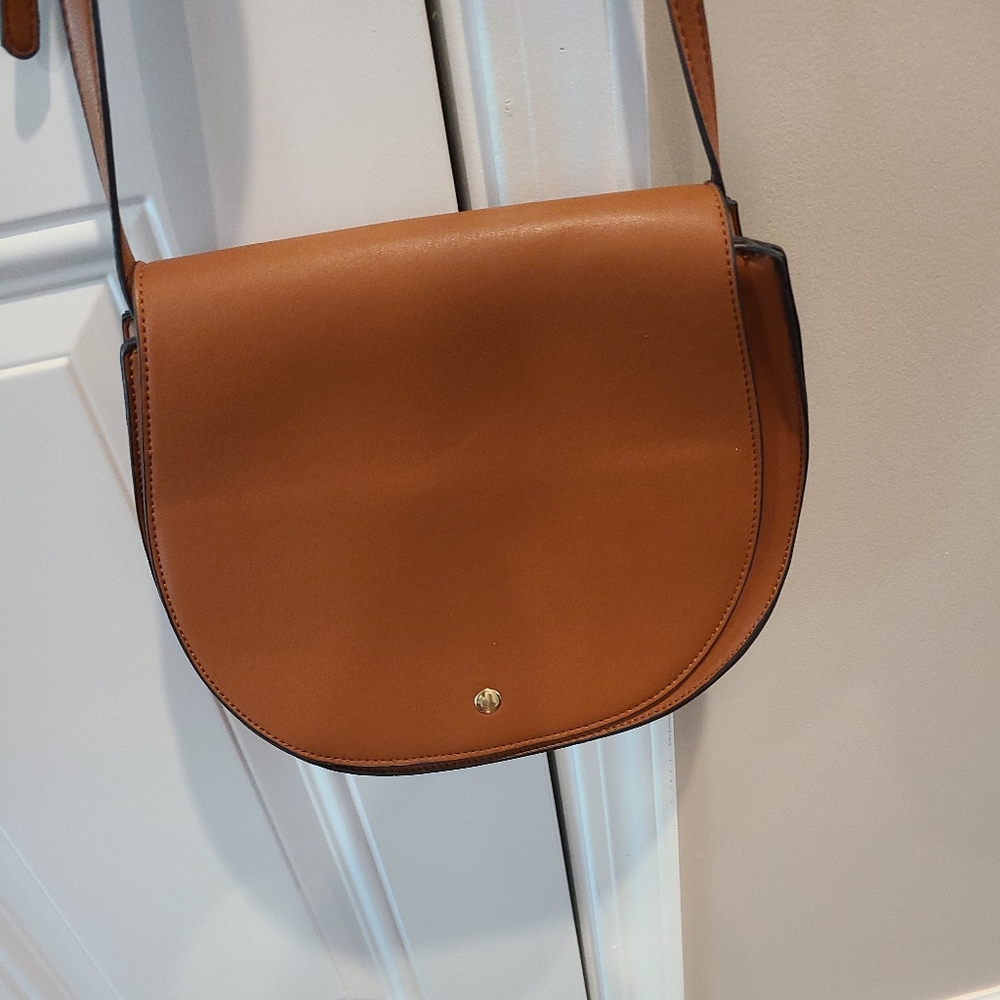 SOLE SOCIETY  Round Bag. Crossbody. Medium size